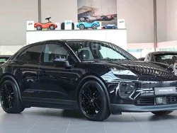 Svart Begagnad 2024 Porsche Macan 4 Electric SUV | 939 000 kr