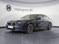 Tanzanite blå metallic Begagnad 2024 BMW 550 M Sport Sedan | 799 800 kr