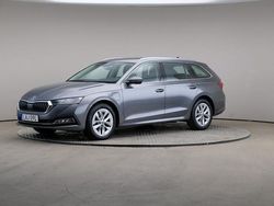 Quartz grey (metallic) Begagnad 2022 Skoda Octavia Style Kombi | 259 000 kr (Bra pris)
