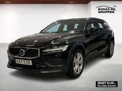 Svart Begagnad 2024 Volvo V60 CC Core Kombi | 389 000 kr (Bra pris)