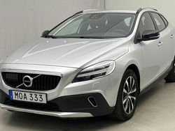 Silver Begagnad 2019 Volvo V40 CC Kombi | 214 800 kr (Marknadspris)
