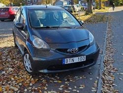Grå Begagnad 2007 Toyota Aygo Halvkombi | 29 000 kr (Bra pris)