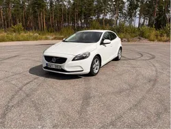 Vit Begagnad 2014 Volvo V40 Momentum Kombi | 102 000 kr (Marknadspris)