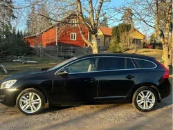 Svart Begagnad 2012 Volvo V60 Momentum Kombi | 65 000 kr (Bra pris)