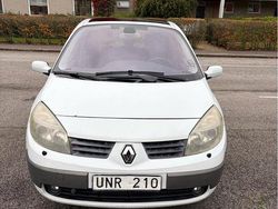 Vit Begagnad 2004 Renault Mégane II Sedan | 25 000 kr (Marknadspris)