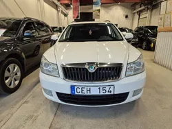 Vit Begagnad 2011 Skoda Octavia Elegance Kombi | 59 500 kr (Marknadspris)
