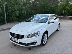 Vit Begagnad 2016 Volvo V60 Summum Kombi | 137 000 kr (Marknadspris)