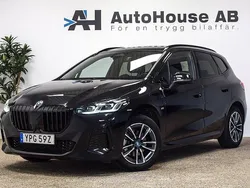 Svart Begagnad 2023 BMW 225 Active Tourer M Sport Minibuss | 369 000 kr (Marknadspris)