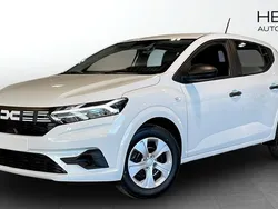 Vit (white) Ny 2025 Dacia Sandero Essentiel Halvkombi | 194 400 kr (Marknadspris)