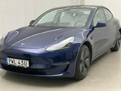 Blå Begagnad 2022 Tesla Model 3 Sedan | 299 000 kr (Marknadspris)