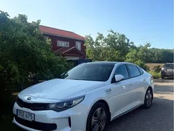 Vit Begagnad 2017 Kia Optima Hybrid 2 Sedan | 150 000 kr (Marknadspris)