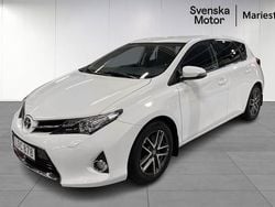Vit Begagnad 2015 Toyota Auris Edition Halvkombi | 129 900 kr (Marknadspris)