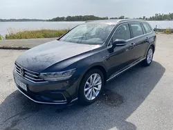 Grå Begagnad 2021 VW Passat GTE Kombi | 275 000 kr (Marknadspris)