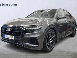 Mörkgrå Begagnad 2019 Audi Q8 S-Line SUV | 679 900 kr (Marknadspris)