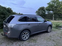 Begagnad 2014 Mitsubishi Outlander P-HEV SUV | 125 000 kr (Marknadspris)