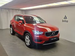 Röd Begagnad 2022 Volvo XC40 Momentum SUV | 279 000 kr (Bra pris)