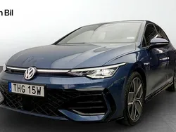 Mörkblå Begagnad 2024 VW Golf VIII R-line Halvkombi | 349 900 kr (Lite dyr)