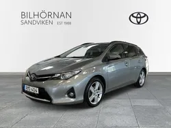 Ljusgrå (grå) Begagnad 2014 Toyota Auris Touring Sports Edition Kombi | 139 900 kr (Marknadspris)