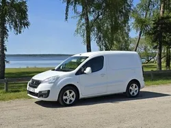 Vit Begagnad 2016 Peugeot Partner Minibuss | 55 000 kr (Marknadspris)