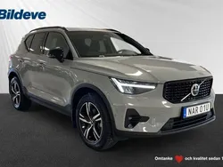 Grå Begagnad 2023 Volvo XC40 Plus SUV | 349 900 kr (Bra pris)