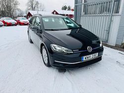 Svart Begagnad 2020 VW Golf VIII Kombi | 149 900 kr (Marknadspris)