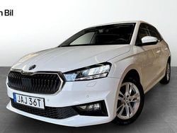 Vit Begagnad 2023 Skoda Fabia Style Halvkombi | 189 900 kr (Marknadspris)