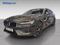 Grå Begagnad 2020 Volvo V60 Momentum Kombi | 319 900 kr (Marknadspris)