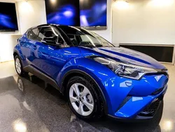 Blå Begagnad 2018 Toyota C-HR Edition SUV | 229 900 kr (Lite dyr)