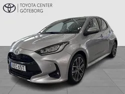 Silver Ny 2025 Toyota Yaris Hybrid Style Halvkombi | 299 900 kr (Marknadspris)