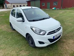 Vit Begagnad 2012 Hyundai i10 Premium Halvkombi | 37 000 kr (Marknadspris)