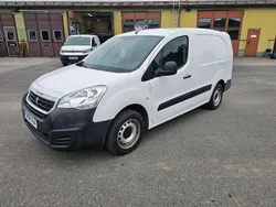 Vit Begagnad 2017 Peugeot Partner Minibuss | 102 000 kr (Marknadspris)