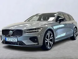 Grå Begagnad 2024 Volvo V60 Plus Kombi | 399 900 kr (Marknadspris)