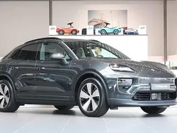 Grå Ny 2025 Porsche Macan 4 Electric SUV | 995 200 kr