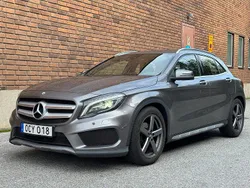 Mörkgrå (grå) Begagnad 2016 Mercedes GLA200 AMG SUV | 139 900 kr (Marknadspris)