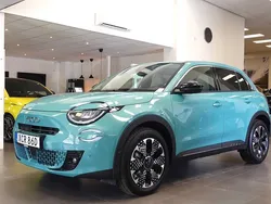 Blå Begagnad 2023 Fiat 600E La Prima SUV | 389 900 kr