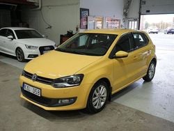 Gul Begagnad 2010 VW Polo Halvkombi | 69 900 kr (Marknadspris)