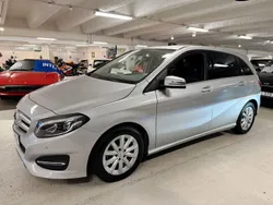 Silver (polar silver metallic) Begagnad 2016 Mercedes B180 Minibuss | 159 901 kr (Marknadspris)