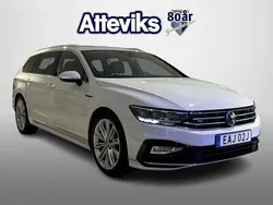 Vit Begagnad 2023 VW Passat R-line Kombi | 419 900 kr (Marknadspris)