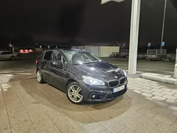 Svart Begagnad 2018 BMW 225 Active Tourer Sport Line Minibuss | 185 000 kr (Marknadspris)