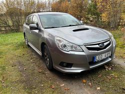 Silver Begagnad 2011 Subaru Legacy Kombi | 30 000 kr (Marknadspris)