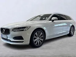 Vit Begagnad 2019 Volvo V90 Momentum Kombi | 229 900 kr (Marknadspris)