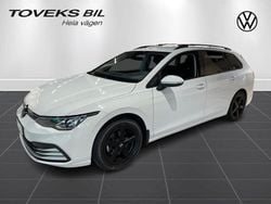 Vit (pure white) Begagnad 2022 VW Golf VIII Life Kombi | 229 000 kr (Marknadspris)