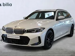 Vit Begagnad 2025 BMW 330e M Sport Kombi | 509 000 kr (Marknadspris)