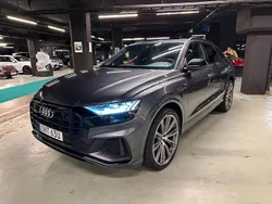 Grå Begagnad 2020 Audi Q8 S-Line SUV | 675 000 kr (Marknadspris)