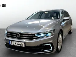 Silver Begagnad 2021 VW Passat Executive Kombi | 314 900 kr (Dyr)