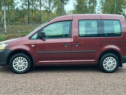 Röd Begagnad 2015 VW Caddy Life Minibuss | 139 000 kr (Dyr)
