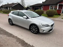 Silver Begagnad 2019 Volvo V40 R-Design Kombi | 209 900 kr (Marknadspris)