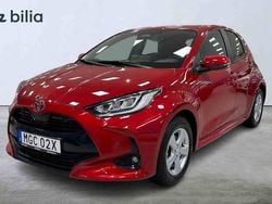 Röd Ny 2025 Toyota Yaris Hybrid Halvkombi | 269 900 kr