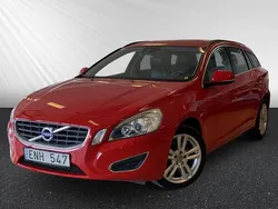 Röd Begagnad 2013 Volvo V60 Momentum Kombi | 124 900 kr (Marknadspris)