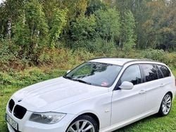 Vit Begagnad 2011 BMW 318 Comfort Edition Kombi | 45 000 kr (Marknadspris)